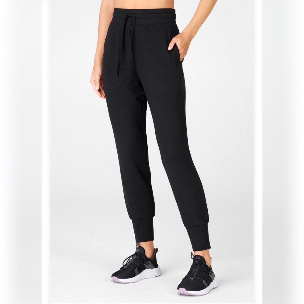Black high waisted joggers size small w. pockets